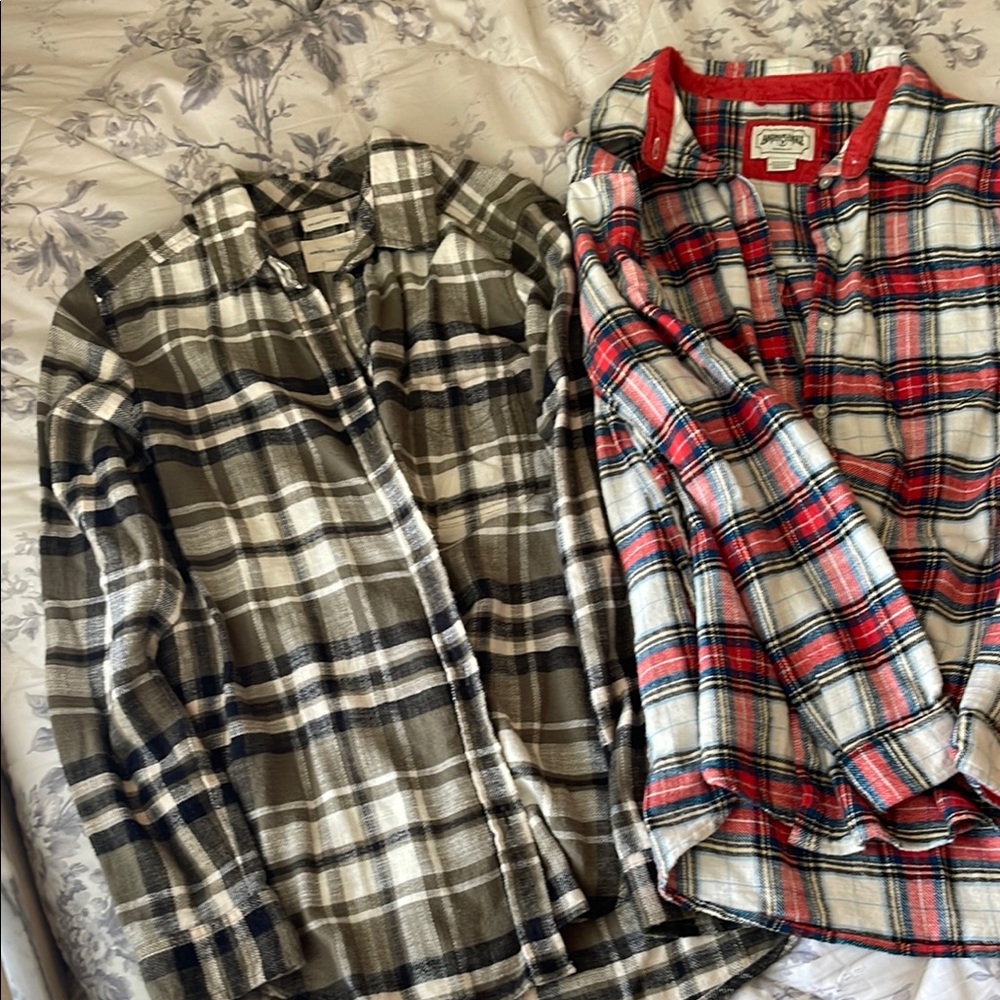 American Eagle women’s flannels